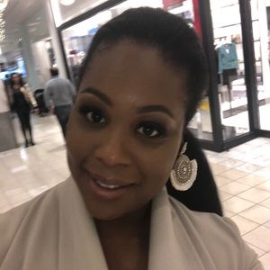 Meet your Posher, Latoya